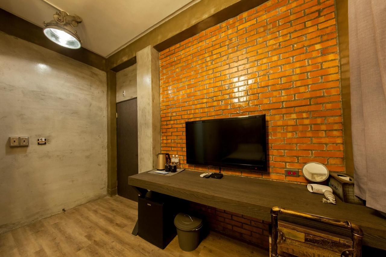 Slow Inn Tainan Exterior foto